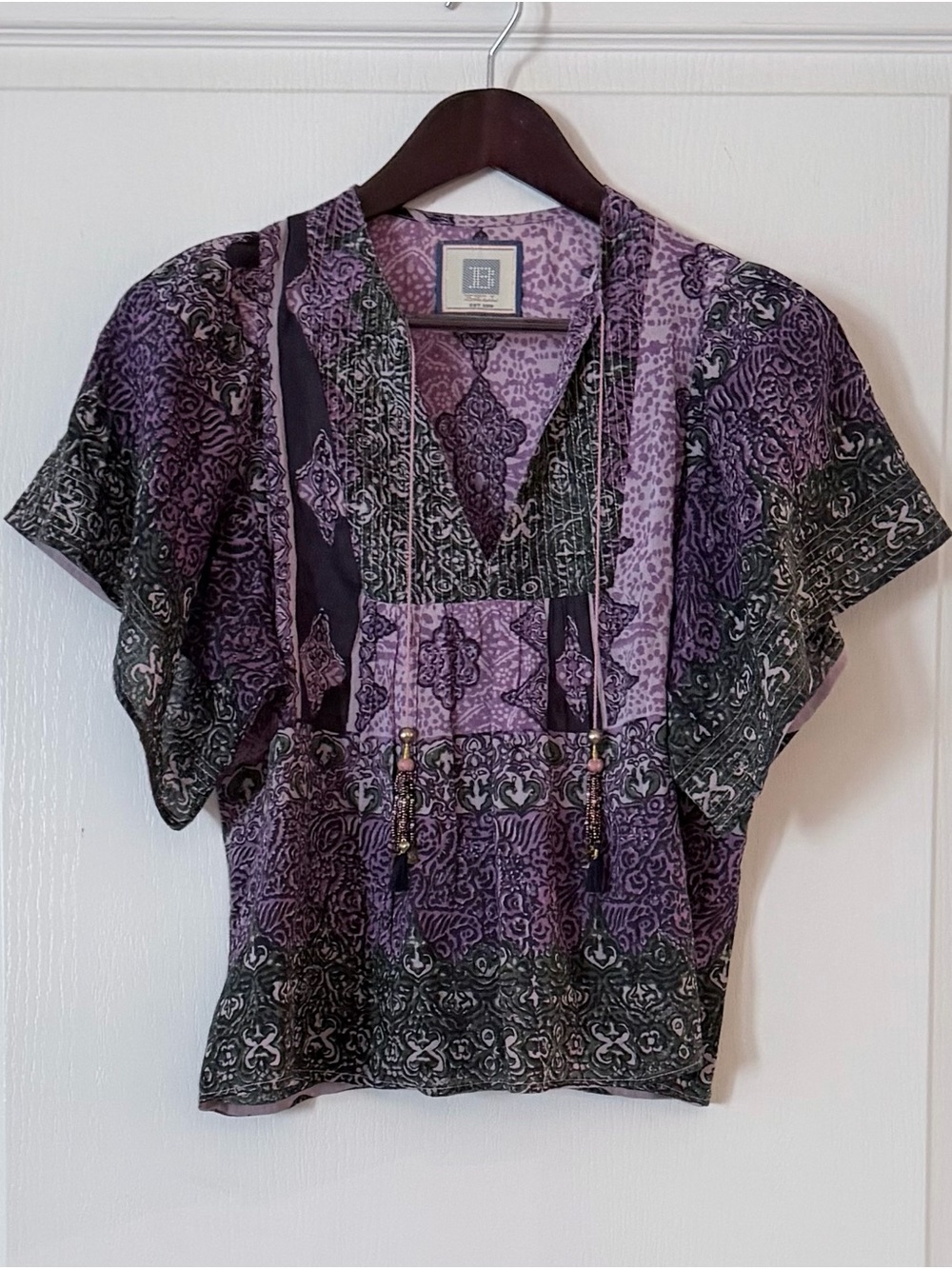 Bell by Alicia Bell Silk/Cotton Soft V-Neck Purple Patterned Women's Top